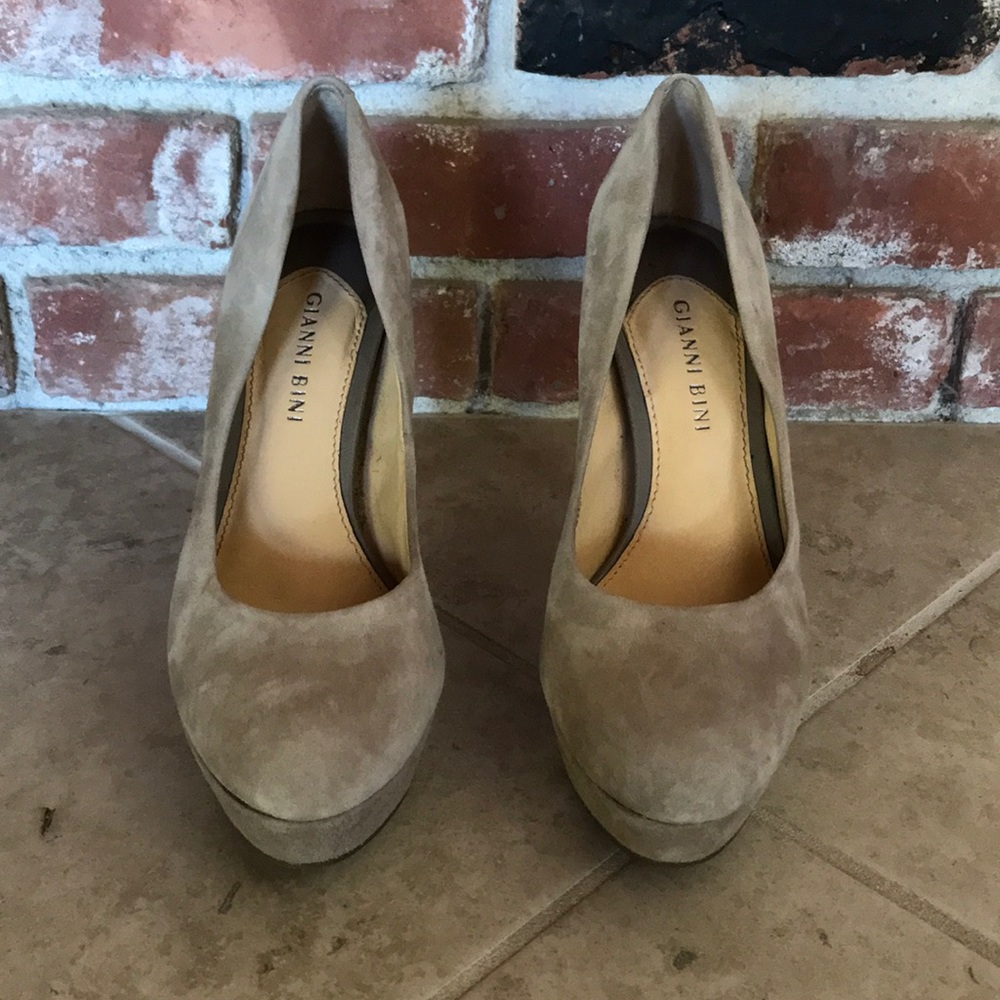 Gianni Bini platform suede heels
